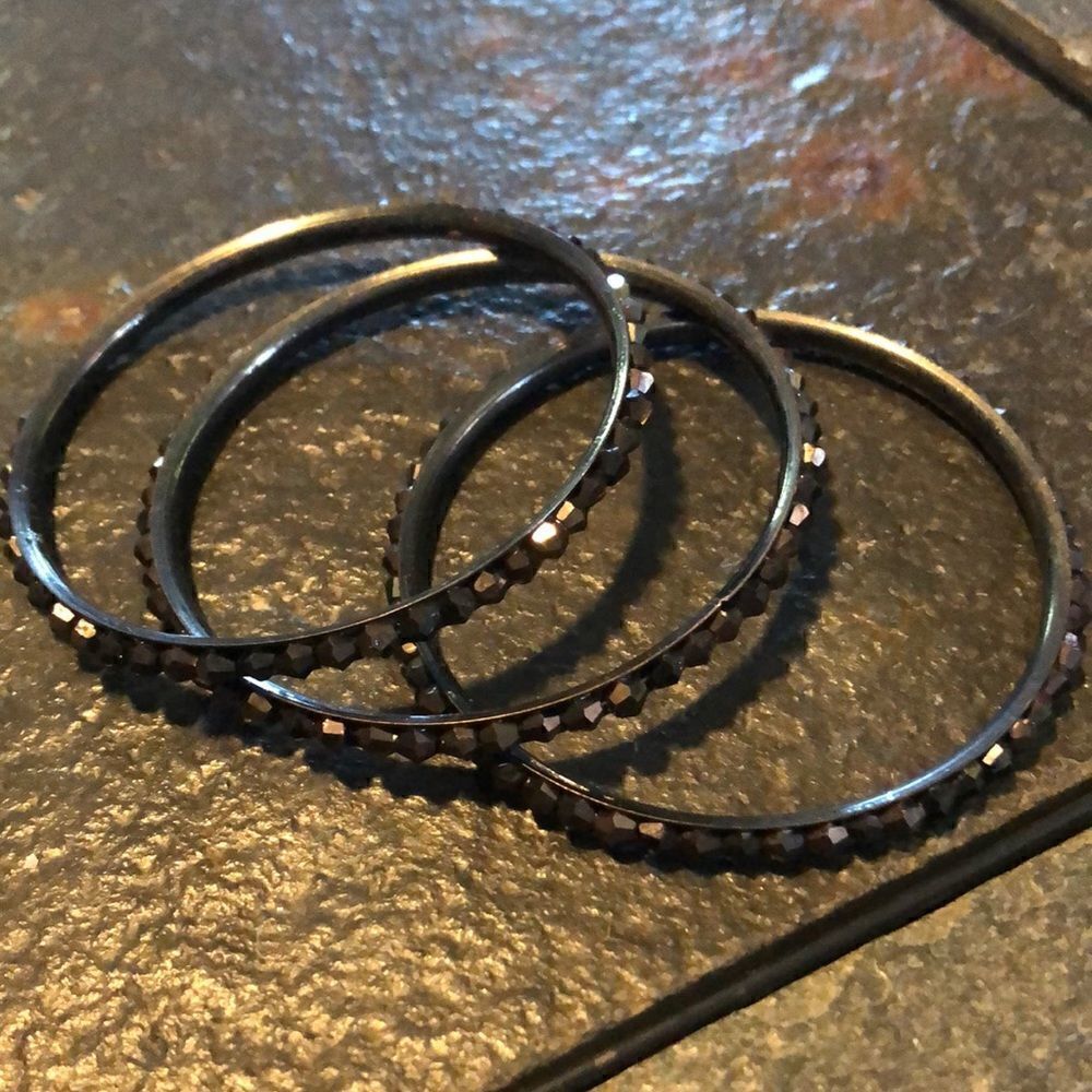 Bundle of 14 bangle bracelets - Picture 3 of 8